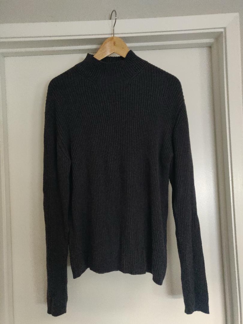 DKNY Men's Grey Ribbed Turtleneck Sweater